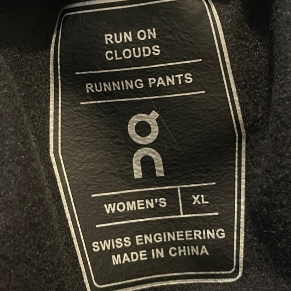 On Cloud Running Women's Black Jogger Pants EUC - Picture 11 of 11